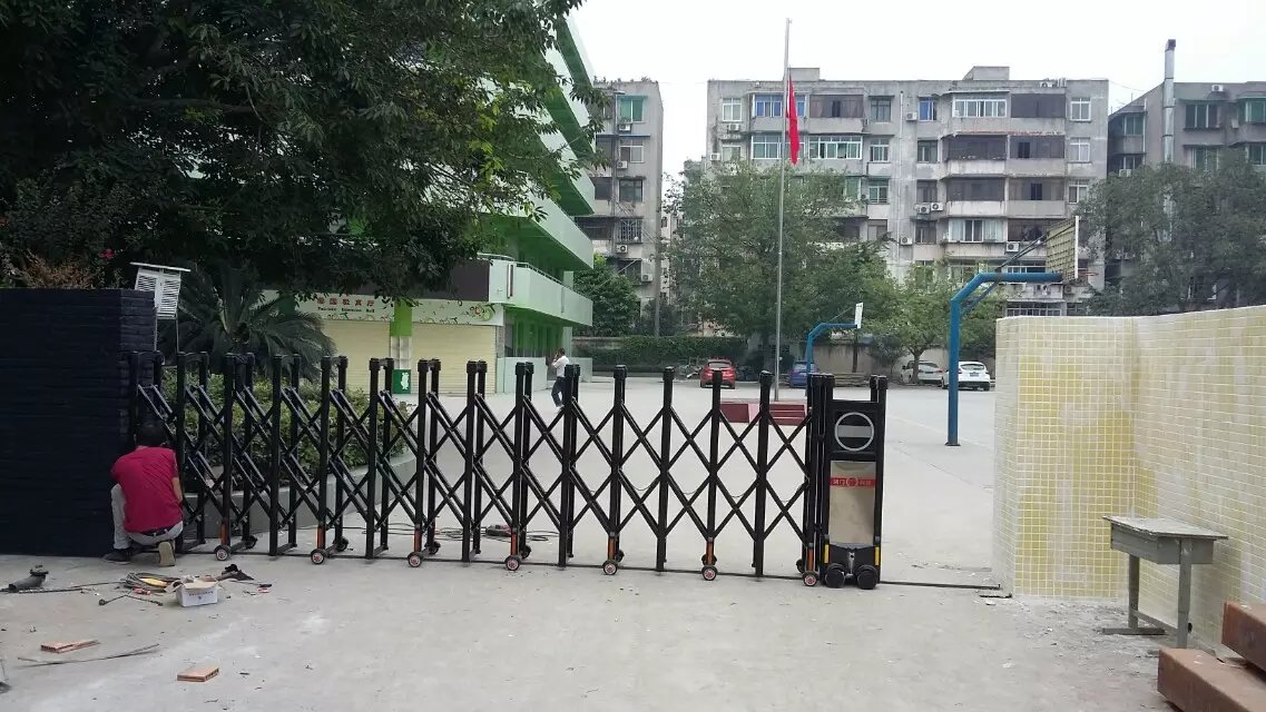 定安定安深圳市伸缩门